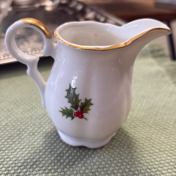 Vintage Norcrest Fine China Merry Christmas Poinsettia Holly Berry Cream Sugar - Picture 3 of 5